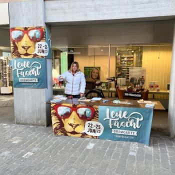 Foto vom Festbändelverkaufsstand am Ostermarkt Bremgarten Foto vom Festbändelverkaufsstand am Ostermarkt Bremgarten