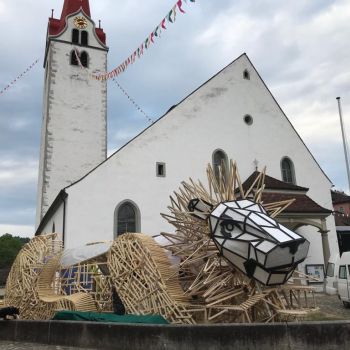 Foto des Leueskulptur-Gerüstes Foto des Leueskulptur-Gerüstes